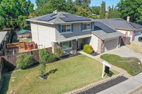 545 E Creekside Cir, Dixon, CA 95620 photo 2