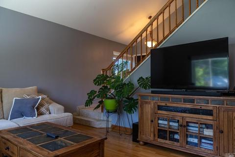 8077 Creekside Dr, Windsor, CA 95492 photo 6