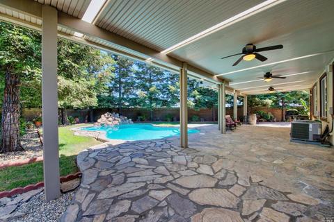 320 Rennert Way, Dixon, CA 95620 photo 2