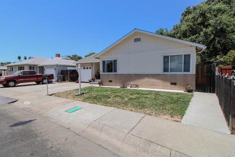 140 Maple St, Vacaville, CA 95688 photo 4