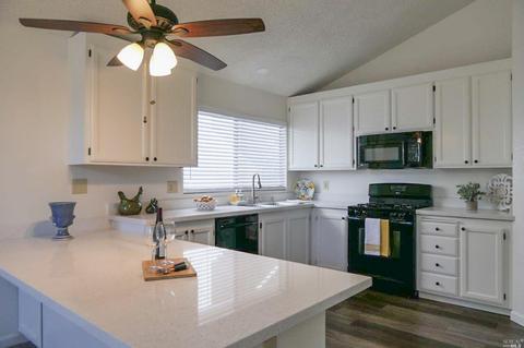 397 Jane Dr, Windsor, CA 95492 photo 2