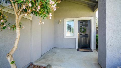 521 Edenderry Dr, Vacaville, CA 95688 photo 2