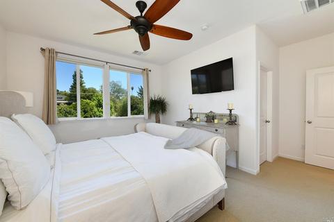 683 Larkspur Dr, Healdsburg, CA 95448 photo 9
