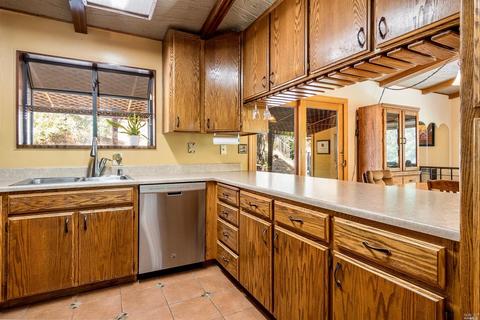 305 Crestview Dr, Ukiah, CA 95482 photo 10