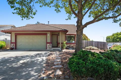 2102 Willow Dr, Petaluma, CA 94954 photo 1