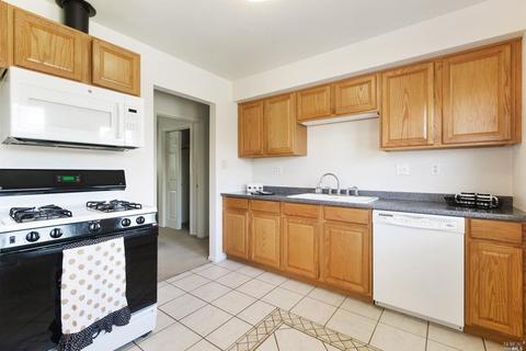 406 Elder St, Vacaville, CA 95688 photo 8