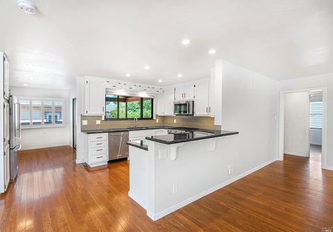 1813 Wright St, Santa Rosa, CA 95404 photo 4