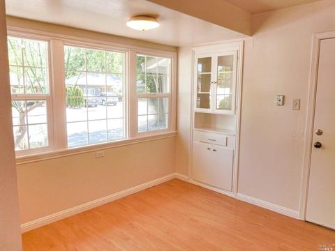 384 Hillcrest Ave, Ukiah, CA 95482 photo 3