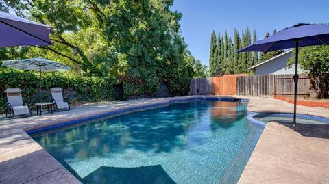 370 Edgewood Dr, Vacaville, CA 95688 photo 4