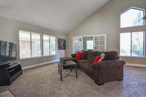 335 Holly Ct, Dixon, CA 95620 photo 8