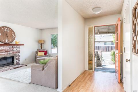 206 Sequoia Cir, Healdsburg, CA 95448 photo 5