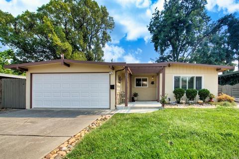 215 Deodara St, Vacaville, CA 95688 photo 2