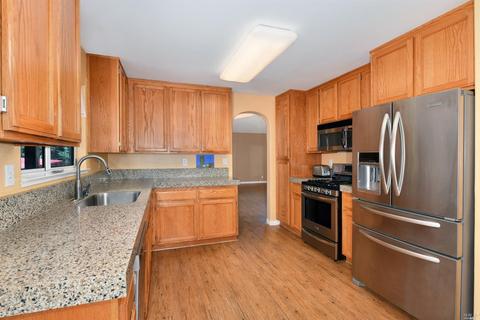 232 Belfiore Ln, Windsor, CA 95492 photo 3
