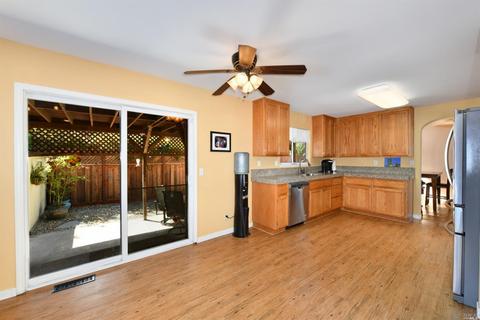 232 Belfiore Ln, Windsor, CA 95492 photo 4