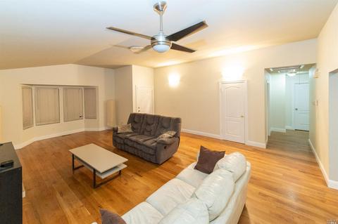 9604 Lord Dr, Windsor, CA 95492 photo 4