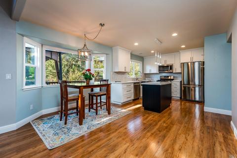 2420 Catalan Ct, Ukiah, CA 95482 photo 4