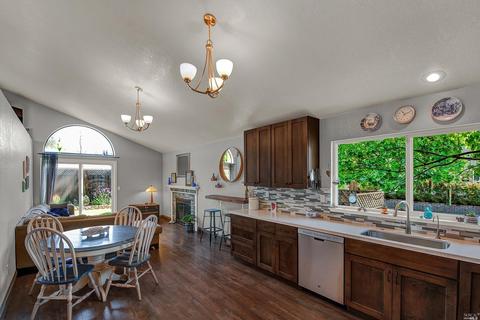 10932 Rio Ruso Dr, Windsor, CA 95492 photo 12