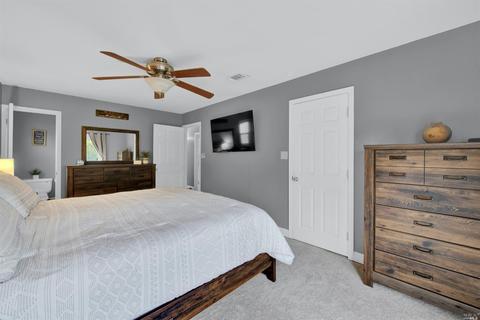 255 Hemlock St, Vacaville, CA 95688 photo 32