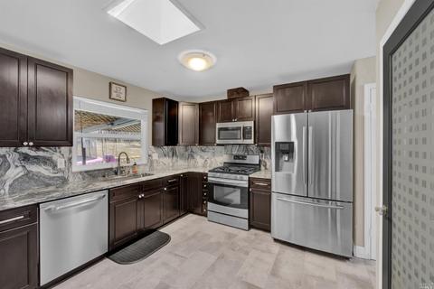 160 Depaul Dr, Vallejo, CA 94589 photo 2
