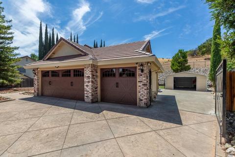 579 Rambleton Dr, Vacaville, CA 95688 photo 3