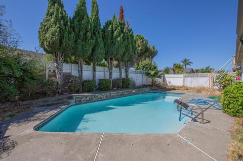 467 Meadows Dr, Vallejo, CA 94589 photo 4