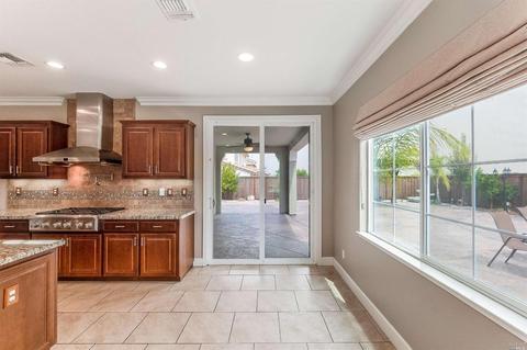 678 Elderberry Loop, Vacaville, CA 95688 photo 5