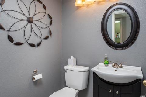 490 Regency Cir, Vacaville, CA 95687 photo 9