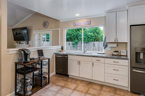 1504 Eric Ct, Petaluma, CA 94954 photo 9