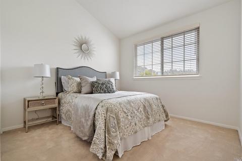 60 Mariners Cir, San Rafael, CA 94903 photo 18