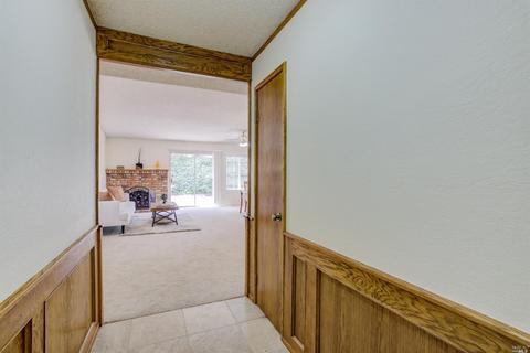 401 Locust Dr, Vallejo, CA 94591 photo 2