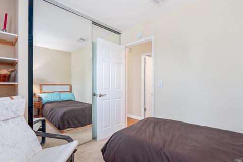 335 Fordham Cir, Vallejo, CA 94589 photo 9