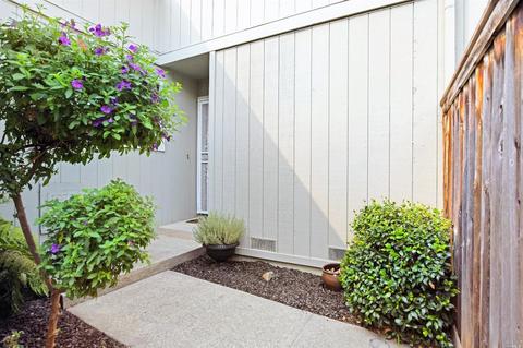 6 Vanessa Ct E, Napa, CA 94558 photo 3