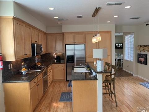 821 Walden Ct, Fairfield, CA 94533 photo 8