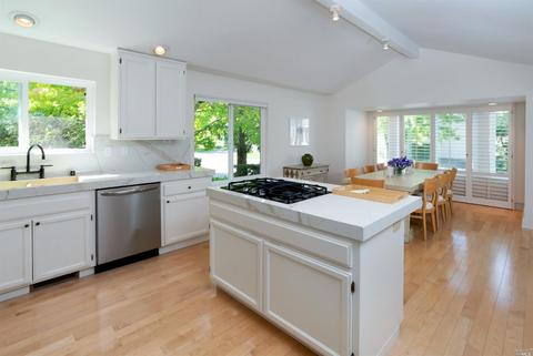 580 Gregory Cir, Sonoma, CA 95476 photo 3