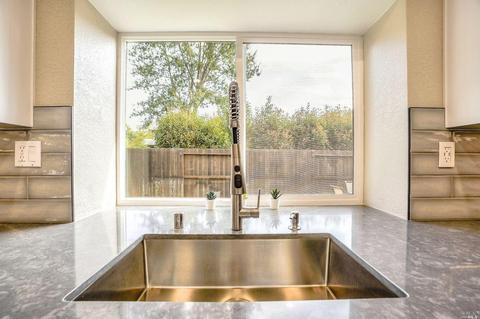 9224 Piccadilly Cir, Windsor, CA 95492 photo 6