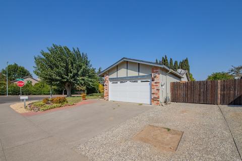 1390 Hemingway Ct, Dixon, CA 95620 photo 3