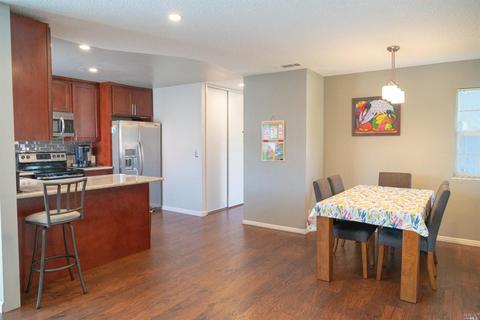 107 Saint Marys Pl, Vallejo, CA 94589 photo 4