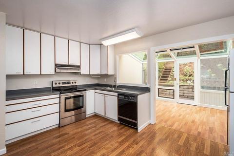 11 Libra Dr, Novato, CA 94947 photo 4
