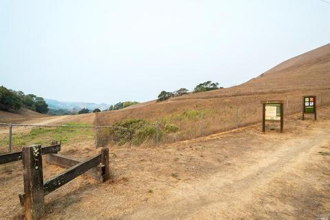 11 Libra Dr, Novato, CA 94947 photo 20