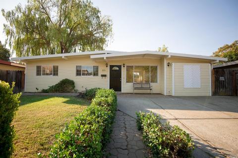 325 Hemlock St, Vacaville, CA 95688 photo 3