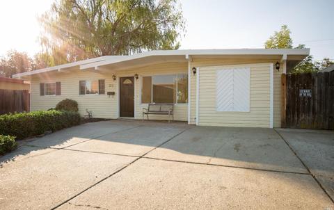 325 Hemlock St, Vacaville, CA 95688 photo 2