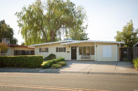 325 Hemlock St, Vacaville, CA 95688 photo 1