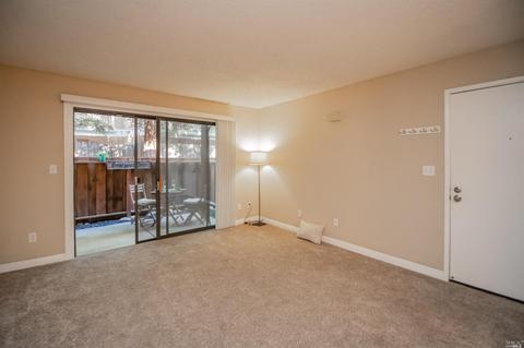 596 Arcadia Dr, Vacaville, CA 95687 photo 5