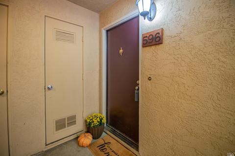 596 Arcadia Dr, Vacaville, CA 95687 photo 3
