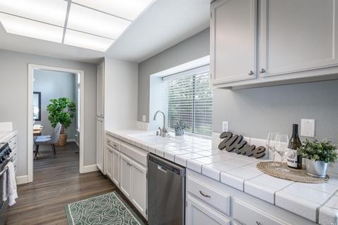 9268 Piccadilly Cir, Windsor, CA 95492 photo 11