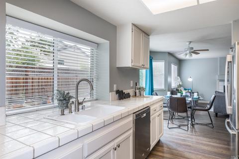 9268 Piccadilly Cir, Windsor, CA 95492 photo 12