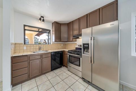 1896 Commons Ct, Windsor, CA 95492 photo 7