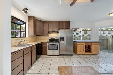 1896 Commons Ct, Windsor, CA 95492 photo 6