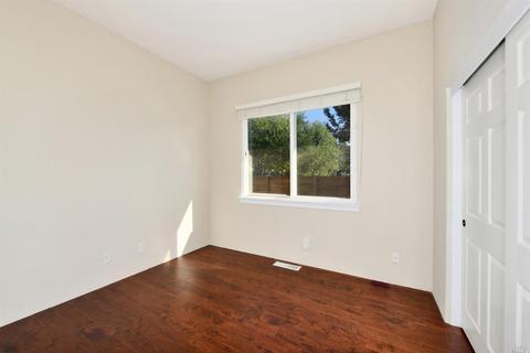 1136 Pedroncelli Dr, Windsor, CA 95492 photo 17