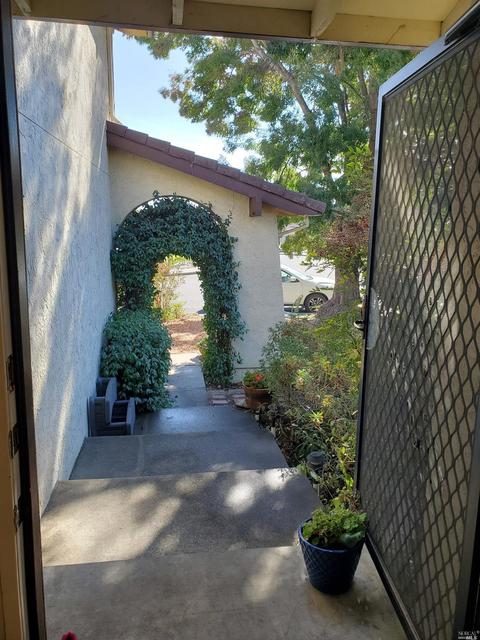 1631 Foothill Pl, Fairfield, CA 94534 photo 3